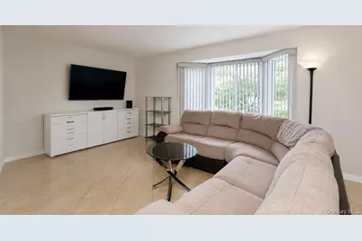 64 Amanda Court, New York, NY 10312 - Photo 22