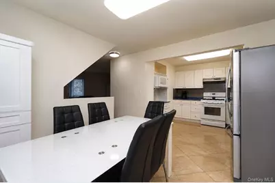 64 Amanda Court, New York, NY 10312 - Photo 20