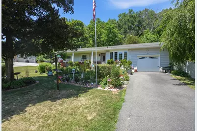 31 Park Hill Drive, Hopewell Junction, NY 12533 - Photo 2
