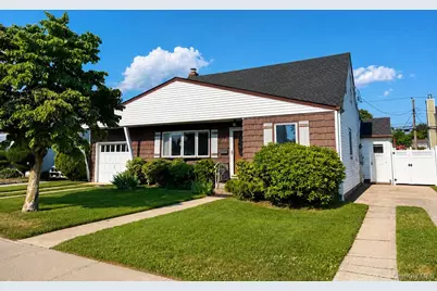 183 Lee Avenue, Hicksville, NY 11801 - Photo 2