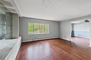 10 Windsor Pl, Shirley, NY 11967 - Photo 10