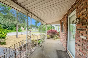 10 Windsor Pl, Shirley, NY 11967 - Photo 8