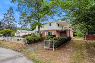 10 Windsor Pl, Shirley, NY 11967 - Photo 6
