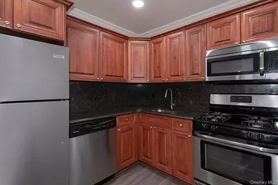 319 Brook Avenue #319-1B, Bay Shore, NY 11706 - Photo 2