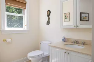 11 Hildreth Rd, Hampton Bays, NY 11946 - Photo 10