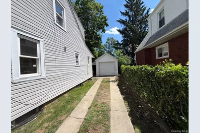 30 Pierson Avenue, Hempstead, NY 11550 - Photo 16