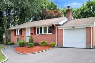 6 Lancaster Pl, South Huntington, NY 11746 - Photo 2