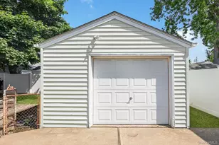 6 Island St, Plainview, NY 11803 - Photo 22