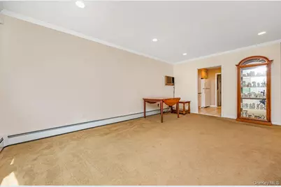 6 Island Street, Plainview, NY 11803 - Photo 6