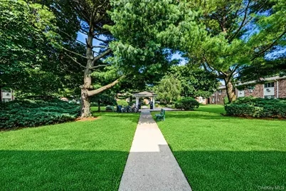 2449F Union Boulevard #9B, Islip, NY 11751 - Photo 1