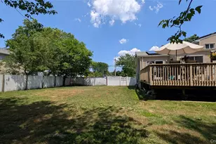 348 W 24th St, Deer Park, NY 11729 - Photo 30