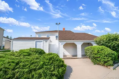 180 Lowndes Avenue #D, Huntington Station, NY 11746 - Photo 2