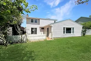 342 Versa Pl, Sayville, NY 11782 - Photo 2