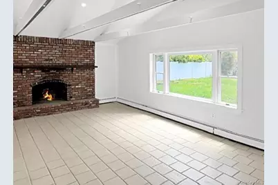 342 Versa Place, Sayville, NY 11782 - Photo 6