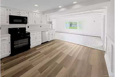 342 Versa Place, Sayville, NY 11782 - Photo 4