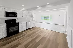 342 Versa Pl, Sayville, NY 11782 - Photo 4
