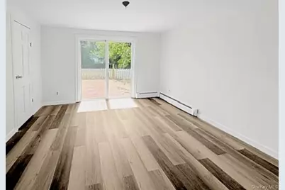 342 Versa Place, Sayville, NY 11782 - Photo 8