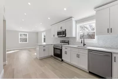 452 Montauk Highway, East Quogue, NY 11942 - Photo 4