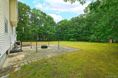 10 Woodbrook Circle, Holtsville, NY 11742 - Photo 28