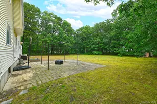 10 Woodbrook Cir, Holtsville, NY 11742 - Photo 28