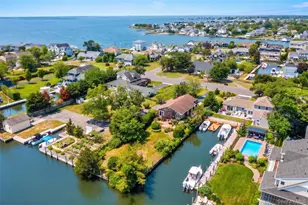 272 Grand Central Ave, Amityville, NY 11701 - Photo 4
