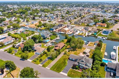 272 Grand Central Avenue, Amityville, NY 11701 - Photo 2