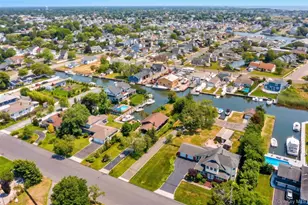 272 Grand Central Ave, Amityville, NY 11701 - Photo 2