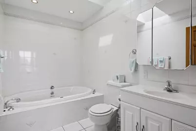 20 Barry Road, Amityville, NY 11701 - Photo 32