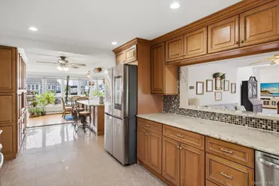20 Barry Road, Amityville, NY 11701 - Photo 18
