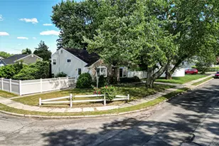 64 Grand Ave, Lindenhurst, NY 11757 - Photo 2