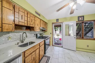 128 Avenue B, Holbrook, NY 11741 - Photo 16