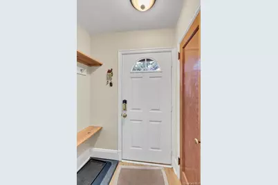 128 Stuart Street, Lynbrook, NY 11563 - Photo 6