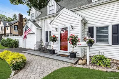 128 Stuart Street, Lynbrook, NY 11563 - Photo 4