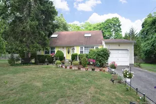 5 Radio Ave, Miller Place, NY 11764 - Photo 2