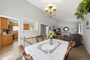 33 Wilshire Dr, North Babylon, NY 11703 - Photo 12