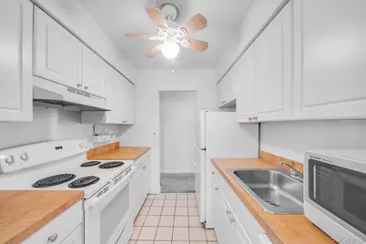 1005 Towne House Village, Islandia, NY 11749 - Photo 6