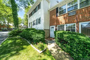 1005 Towne House Village, Islandia, NY 11749 - Photo 2
