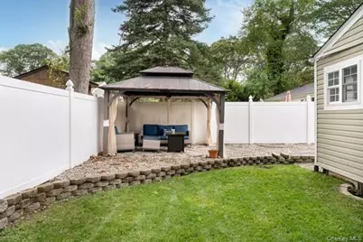 22 Babylon Drive, Sound Beach, NY 11789 - Photo 20
