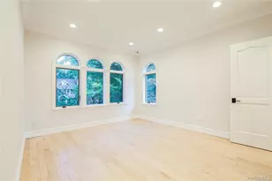 27 Elliot Rd, Great Neck, NY 11021 - Photo 26