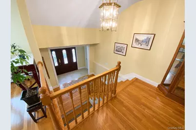 377 Old Courthouse Road, Manhasset Hills, NY 11040 - Photo 2