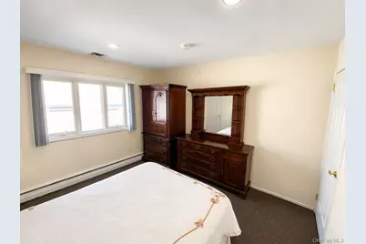 377 Old Courthouse Road, Manhasset Hills, NY 11040 - Photo 22
