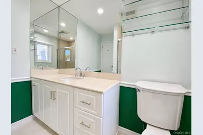 377 Old Courthouse Road, Manhasset Hills, NY 11040 - Photo 30