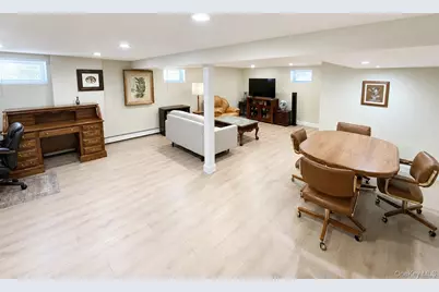 377 Old Courthouse Road, Manhasset Hills, NY 11040 - Photo 36