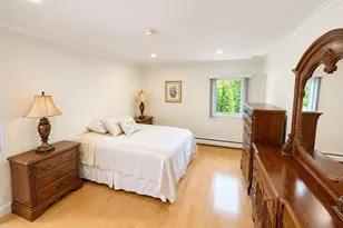 377 Old Courthouse Rd, Manhasset Hills, NY 11040 - Photo 24