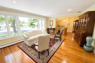377 Old Courthouse Rd, Manhasset Hills, NY 11040 - Photo 6