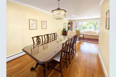 377 Old Courthouse Road, Manhasset Hills, NY 11040 - Photo 10