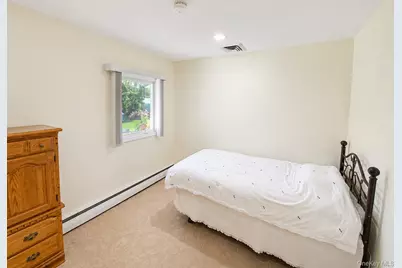377 Old Courthouse Road, Manhasset Hills, NY 11040 - Photo 18