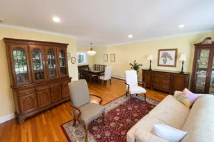 377 Old Courthouse Rd, Manhasset Hills, NY 11040 - Photo 4