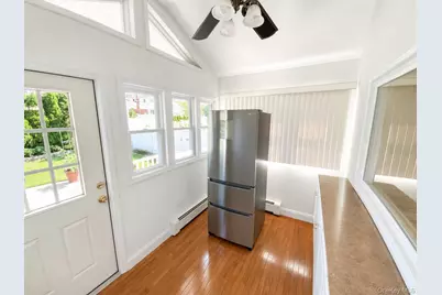 377 Old Courthouse Road, Manhasset Hills, NY 11040 - Photo 12