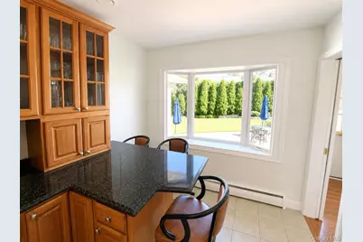377 Old Courthouse Road, Manhasset Hills, NY 11040 - Photo 14